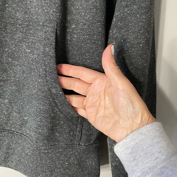 Delta Fleece S cadets hoodie
Maroon and gold 
Kangaroo pocket 
Drum core - Picture 4 of 6